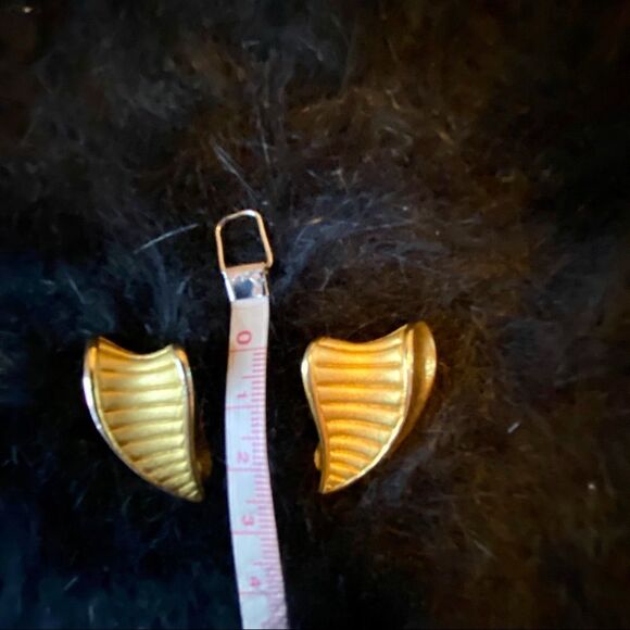 Vintage 80s chunky gold clip on earrings - Picture 4 of 4